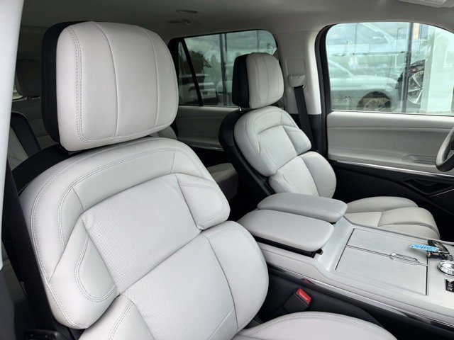 New 2026 Lincoln Navigator Premiere image 19