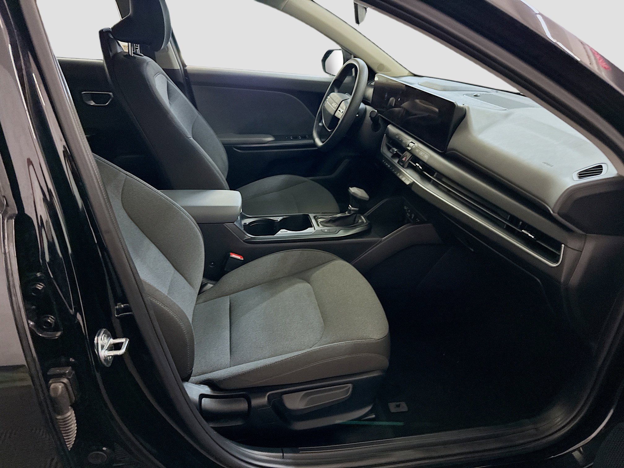 Used 2025 Kia K4 LXS image 32