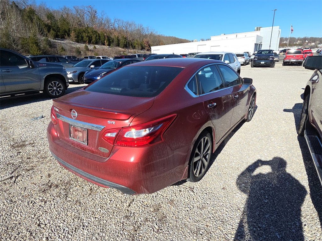 Used 2016 Nissan Altima 2.5 SR w/ Interior Lighting Package image 7