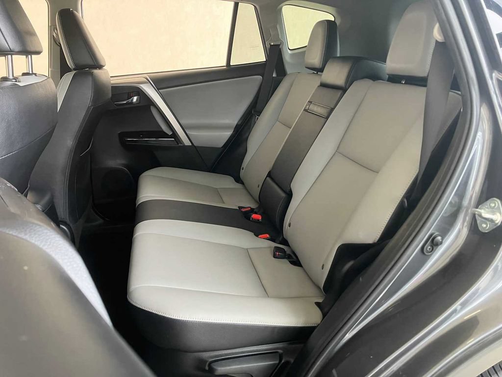 Used 2018 Toyota RAV4 Limited AWD/4WD image 21