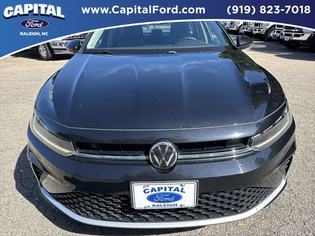 Used 2025 Volkswagen Jetta SE FWD image 10