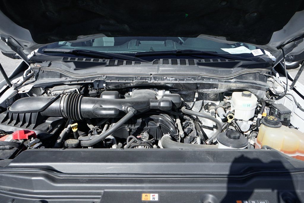 Used 2017 Ford F550 2WD Regular Cab Super Duty image 19