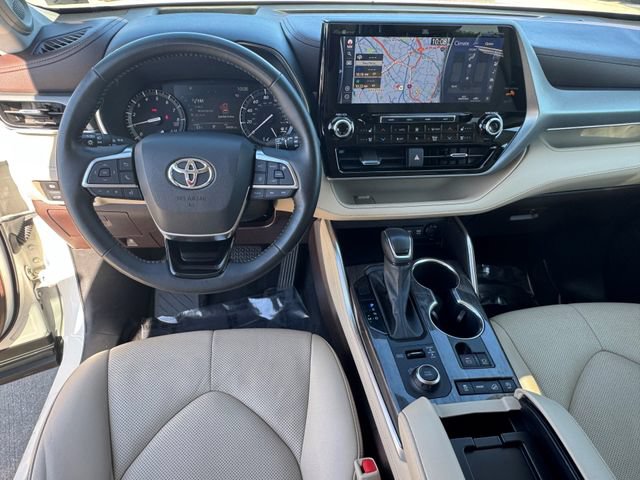 Used 2021 Toyota Highlander Platinum AWD/4WD image 19