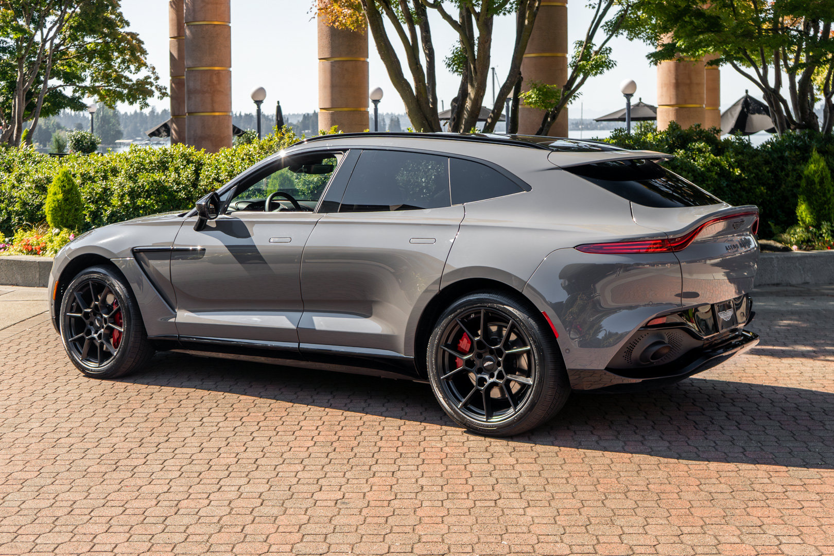 Used 2022 Aston Martin DBX AWD/4WD image 2