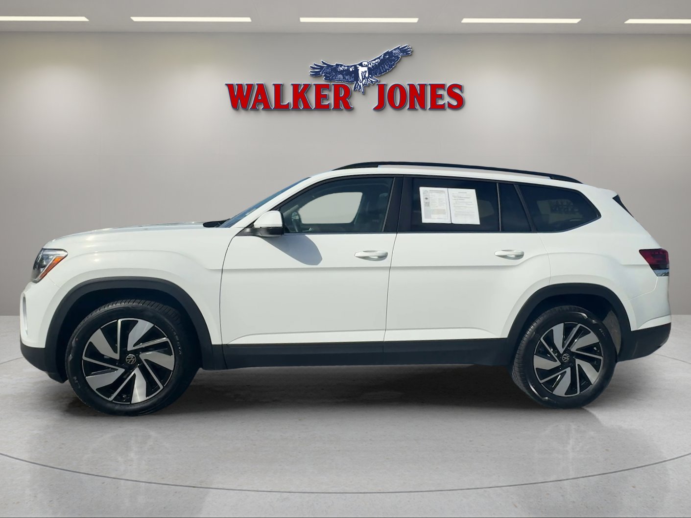 Used 2025 Volkswagen Atlas SE AWD/4WD image 3