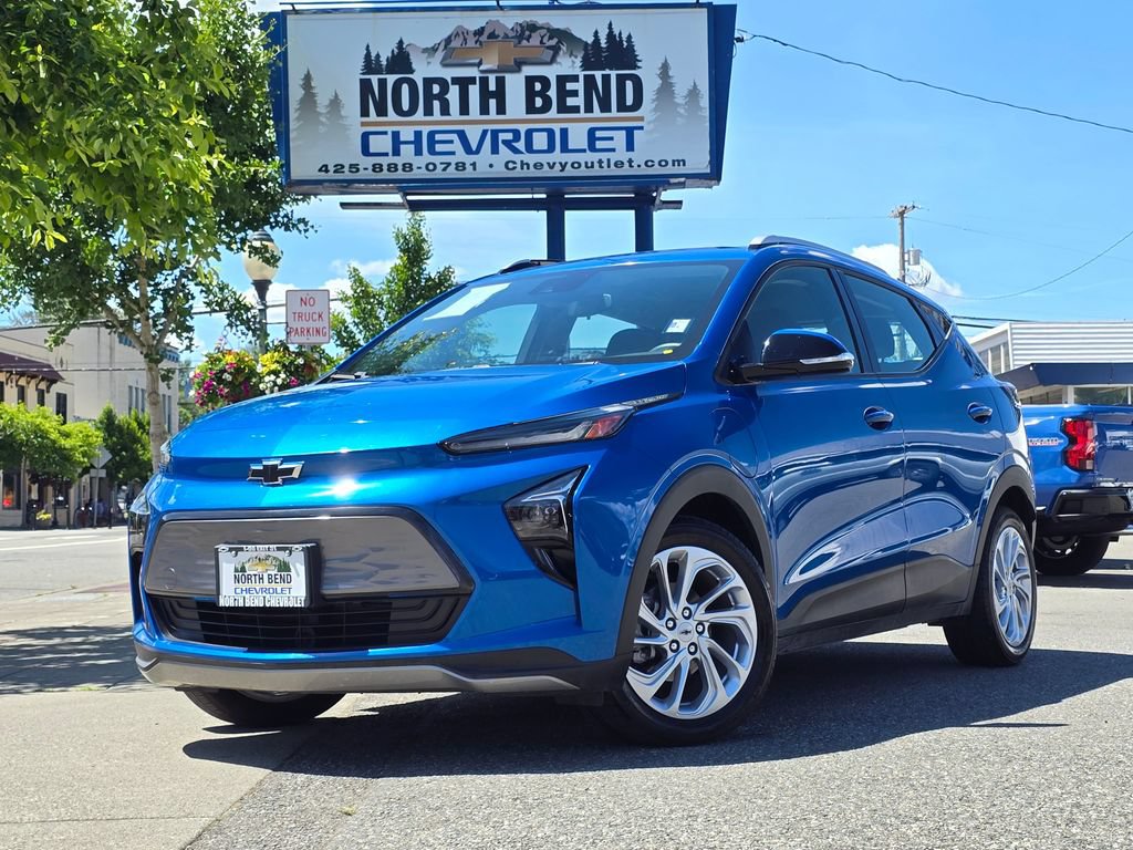Used 2022 Chevrolet Bolt EUV LT w/ Comfort Package FWD image 1