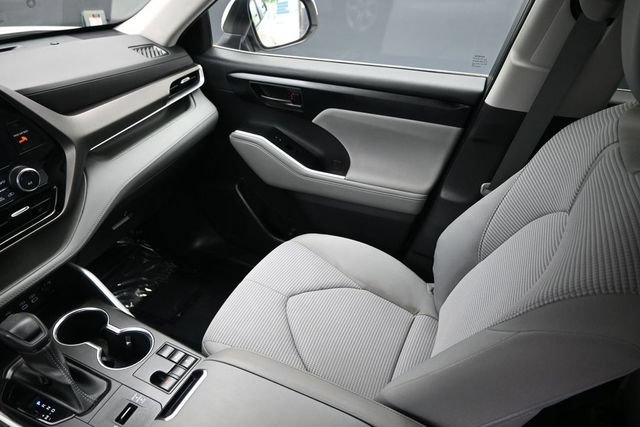 Used 2023 Toyota Highlander L FWD image 11