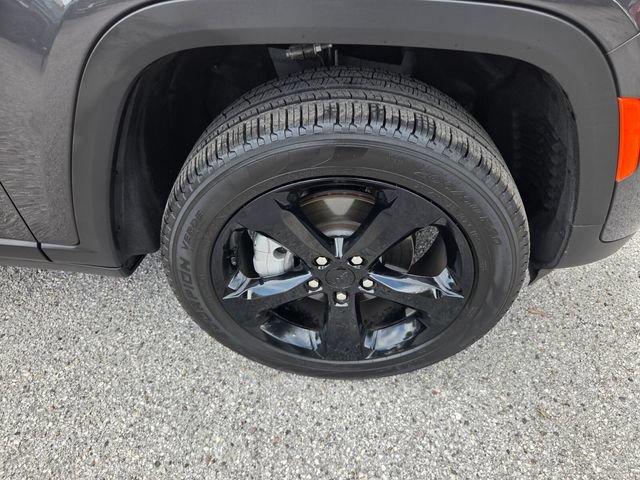 Certified 2025 Jeep Grand Cherokee Limited w/ Black Appearance Package RWD image 15
