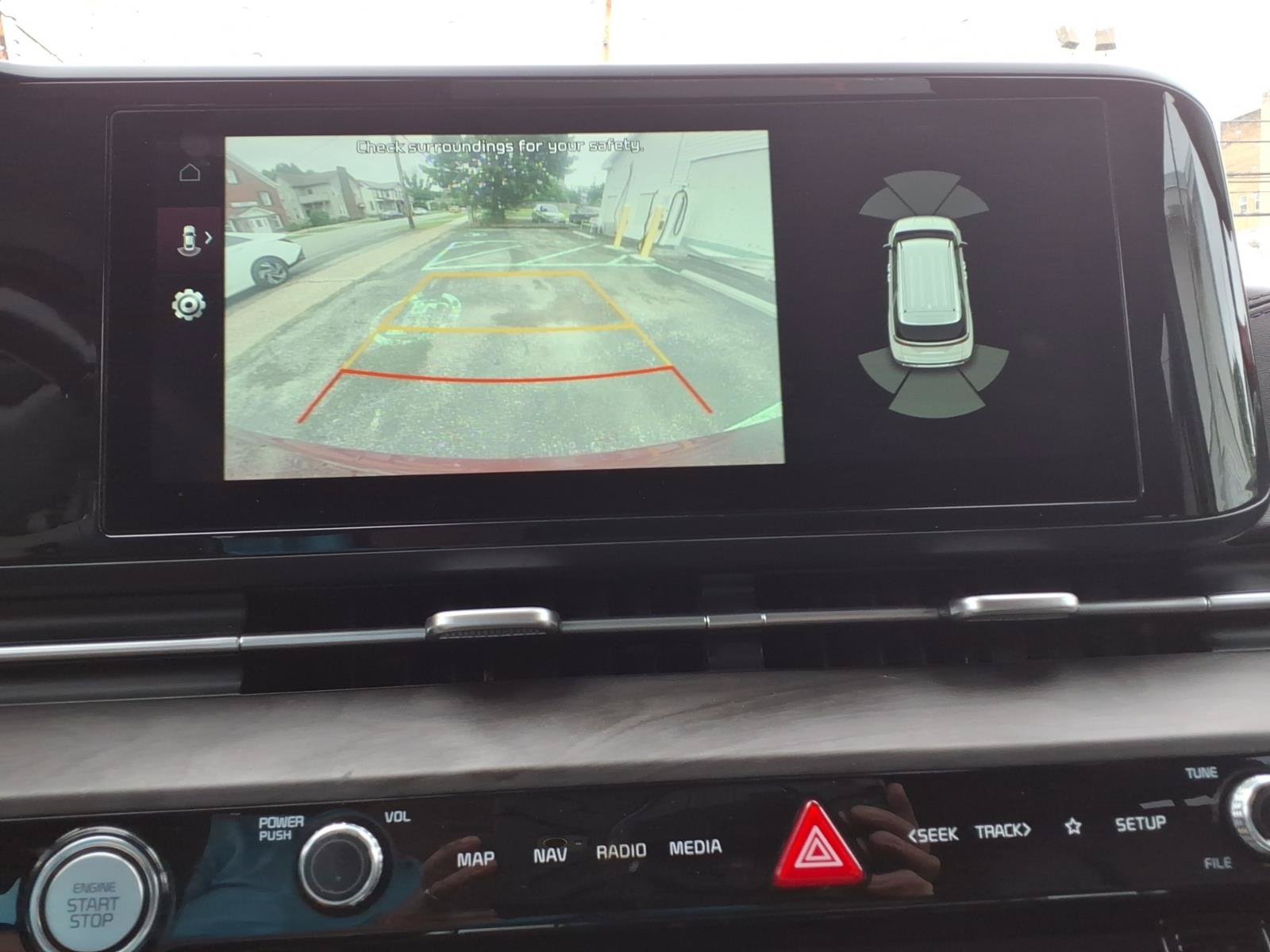 Used 2023 Kia Carnival EX FWD image 27