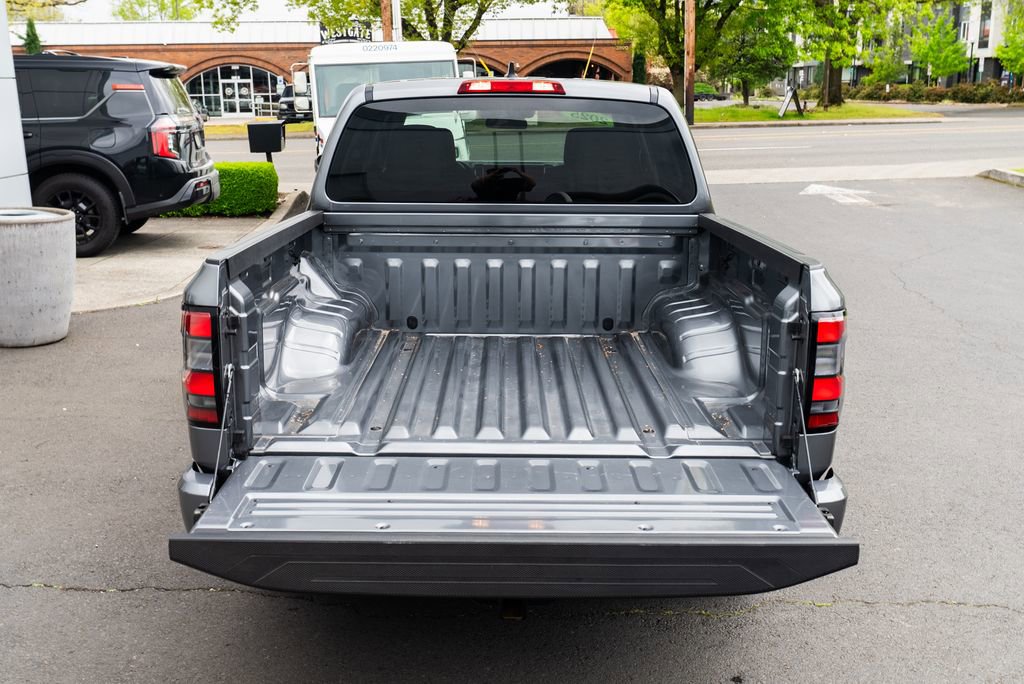 Used 2025 Nissan Frontier SV AWD/4WD image 8
