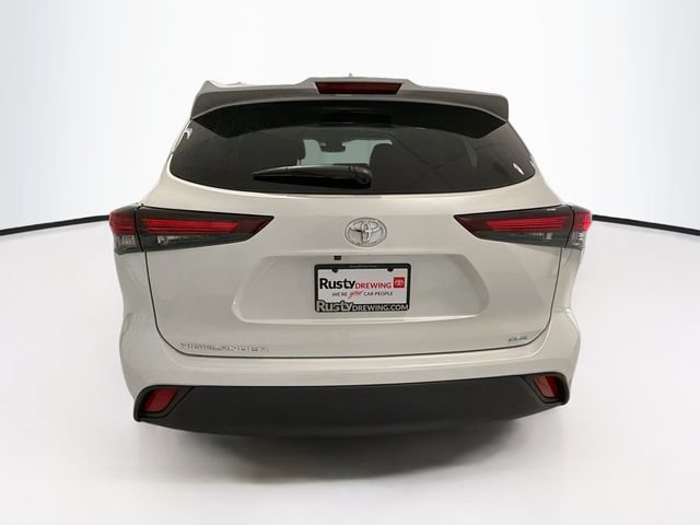 Certified 2025 Toyota Highlander XLE FWD image 5