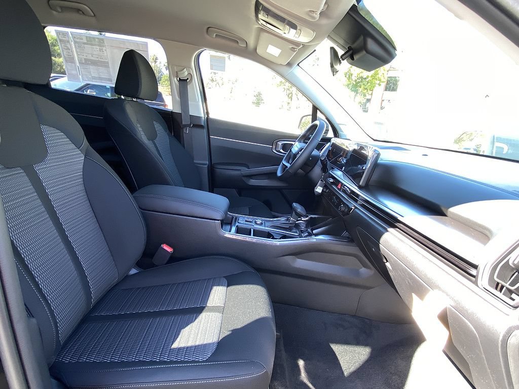 New 2026 Kia Sorento LX FWD image 21