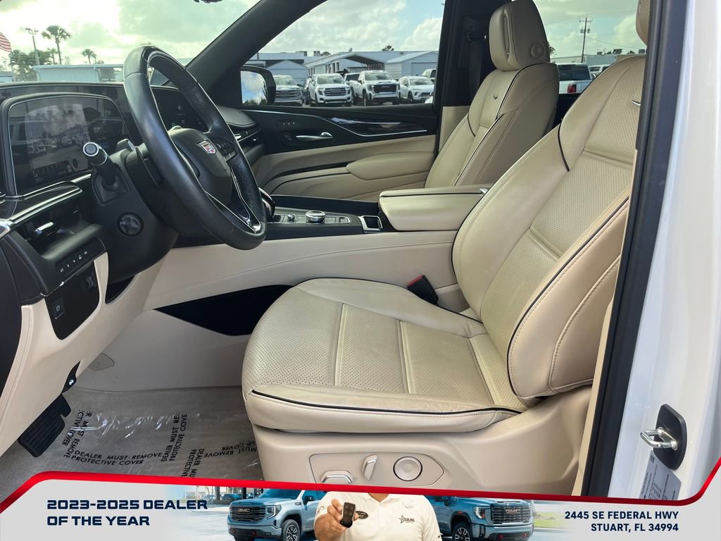 Used 2023 Cadillac Escalade ESV Premium Luxury image 9