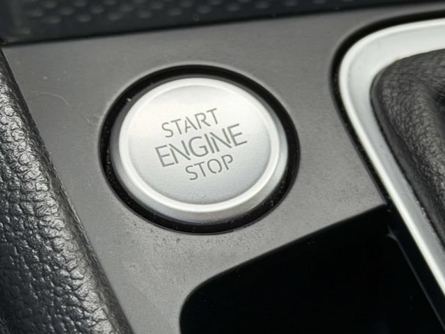 Certified 2023 Volkswagen Jetta SE FWD image 31
