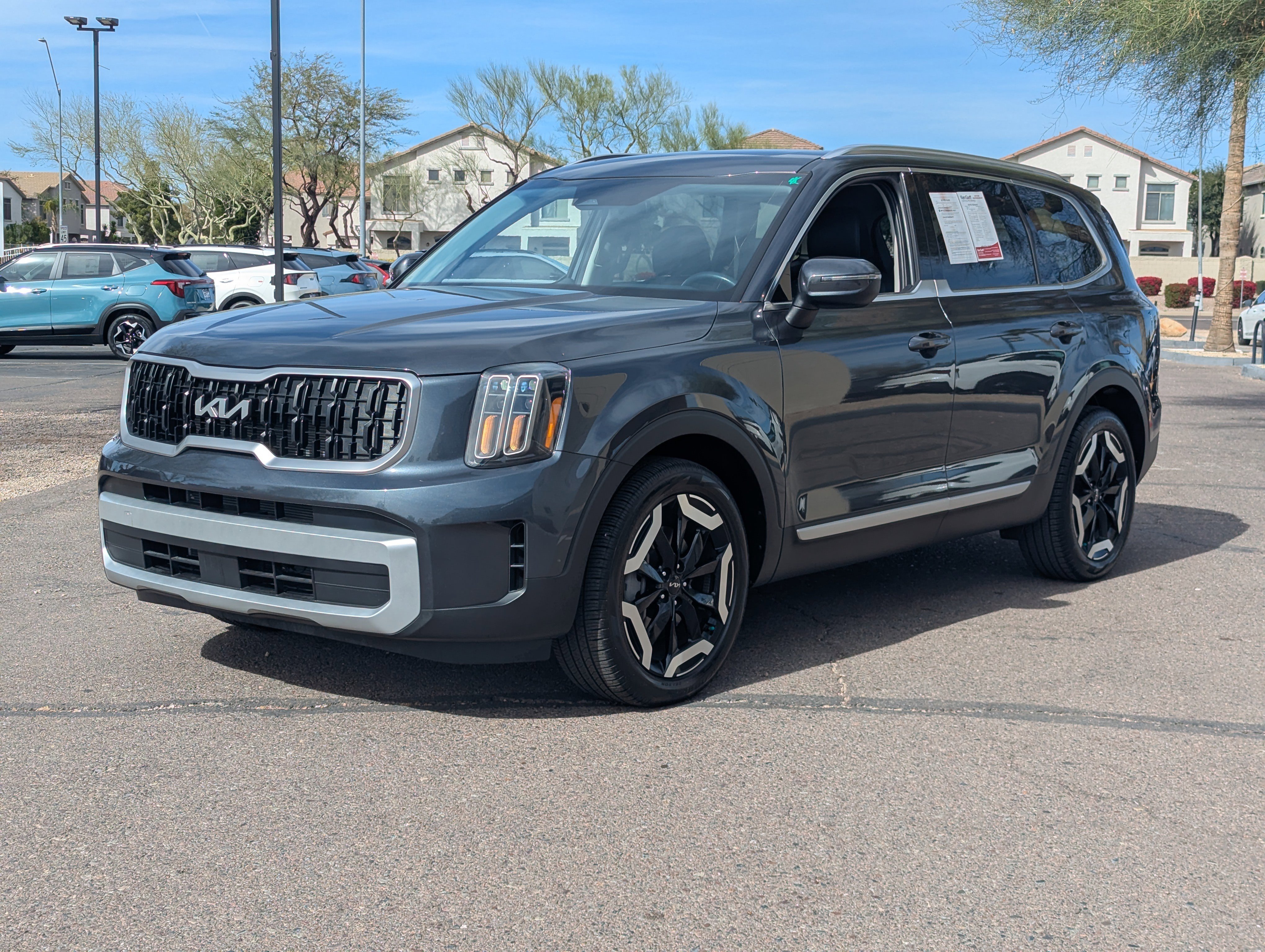 Used 2024 Kia Telluride EX w/ EX Captain's Chair Package image 2