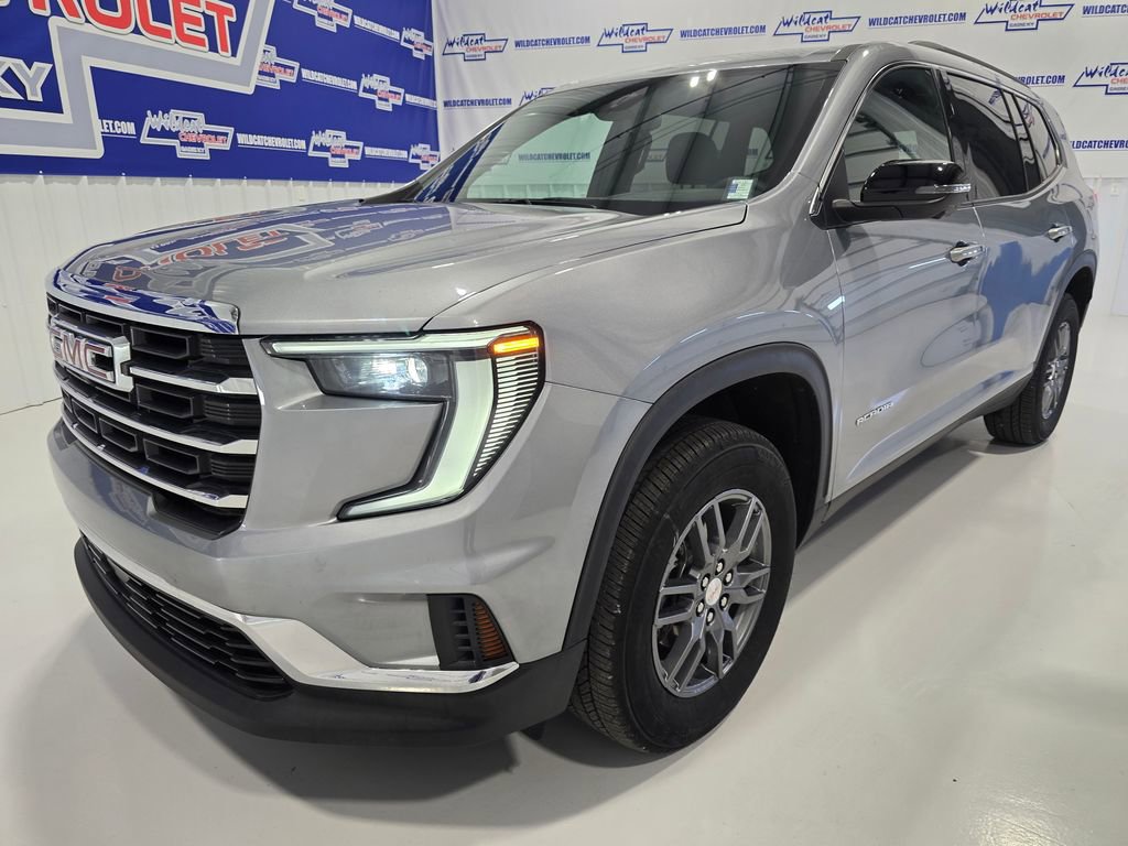 Used 2025 GMC Acadia Elevation image 3