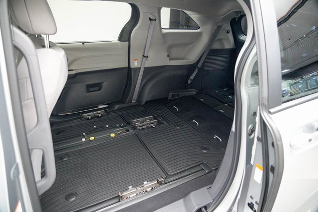 Used 2021 Toyota Sienna LE image 16