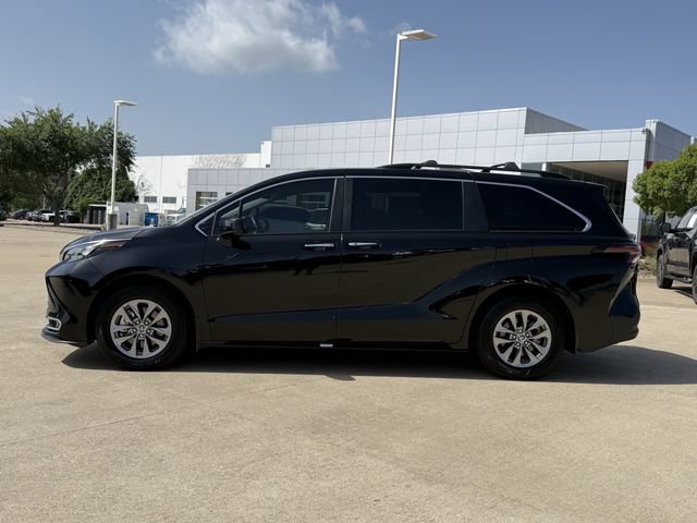 Certified 2024 Toyota Sienna XLE FWD image 5