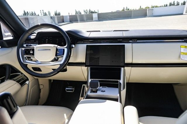 New 2025 Land Rover Range Rover SE image 14
