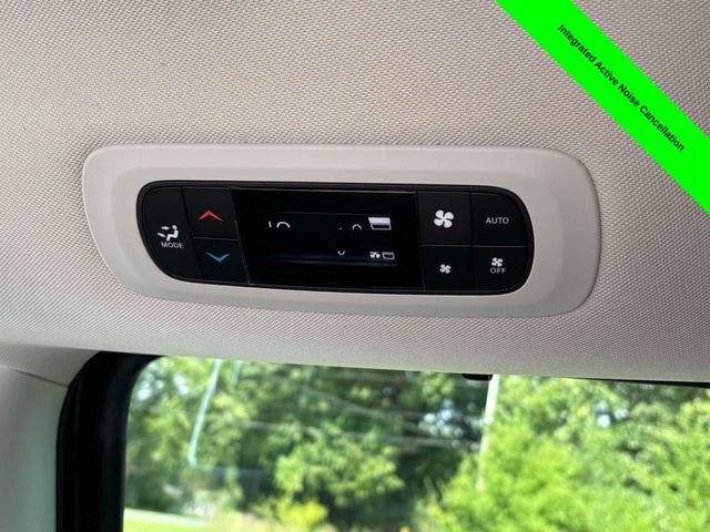 Used 2023 Chrysler Pacifica Touring-L FWD image 28