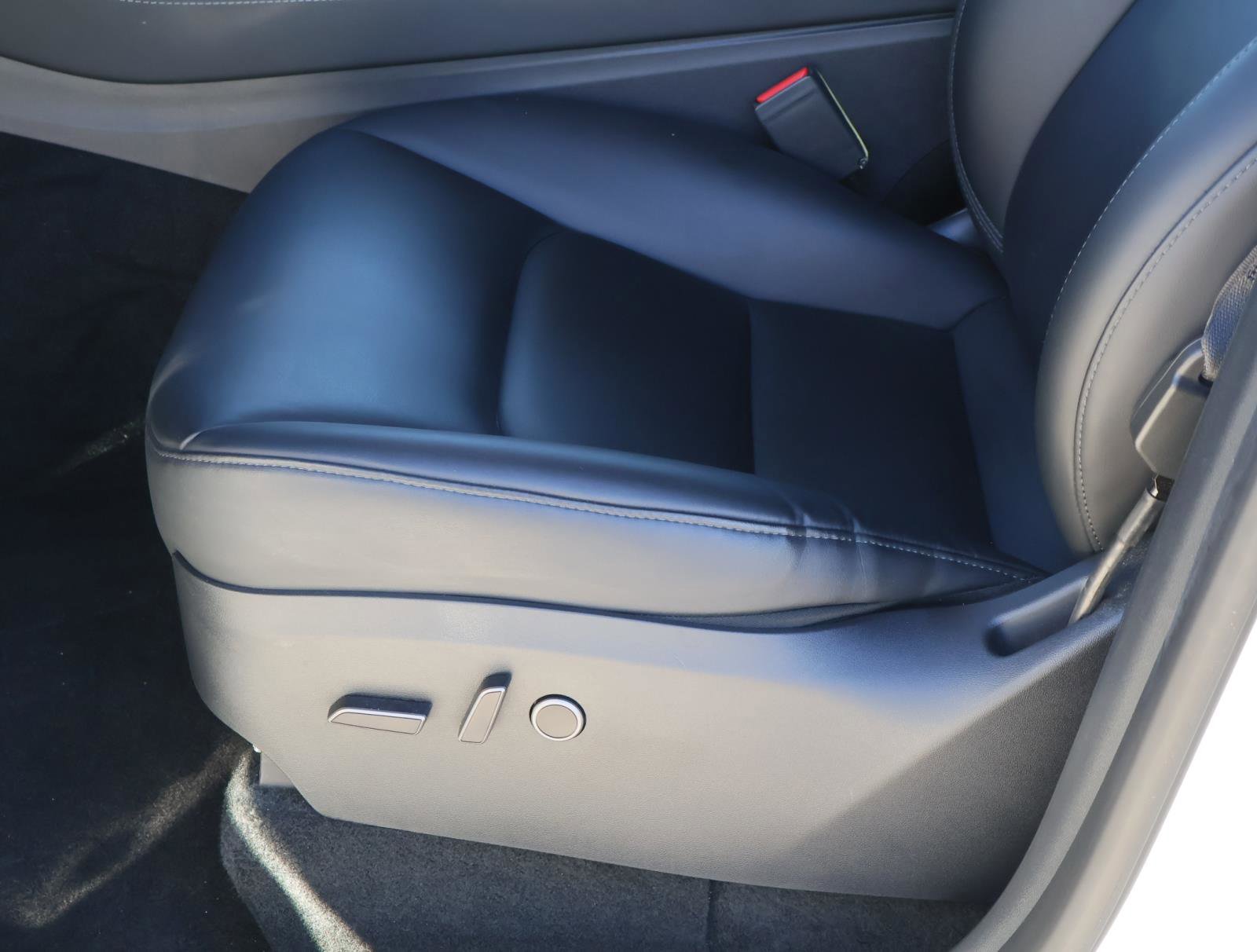 Used 2023 Tesla Model Y Long Range image 13