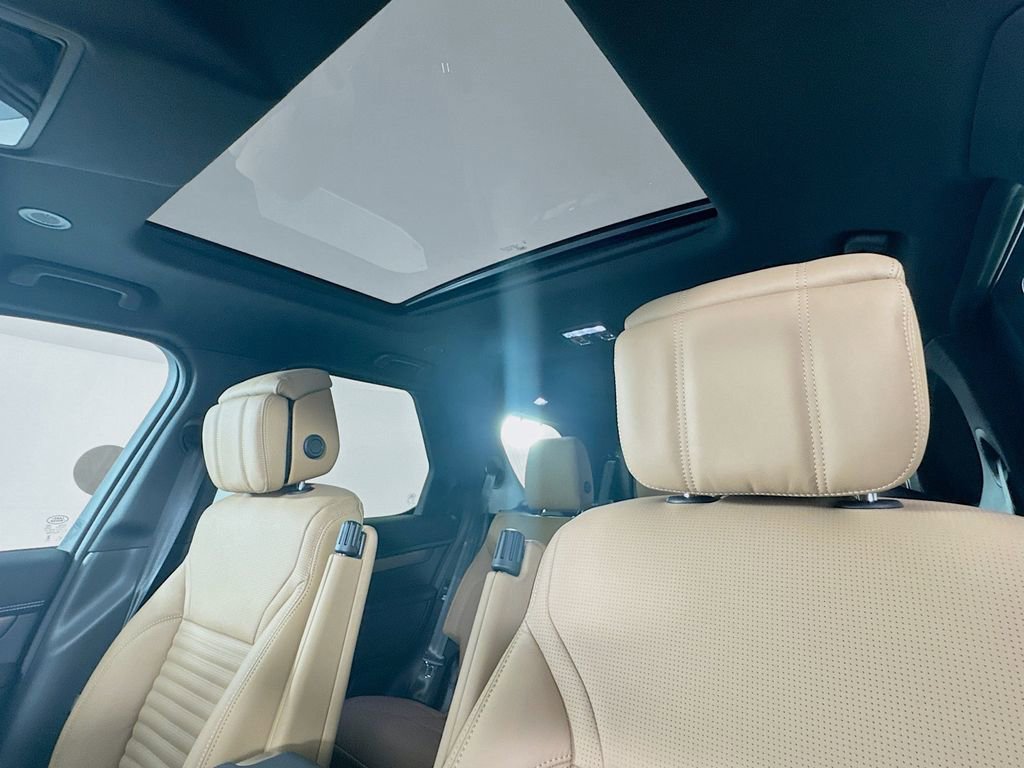 New 2025 Land Rover Discovery Dynamic SE image 21