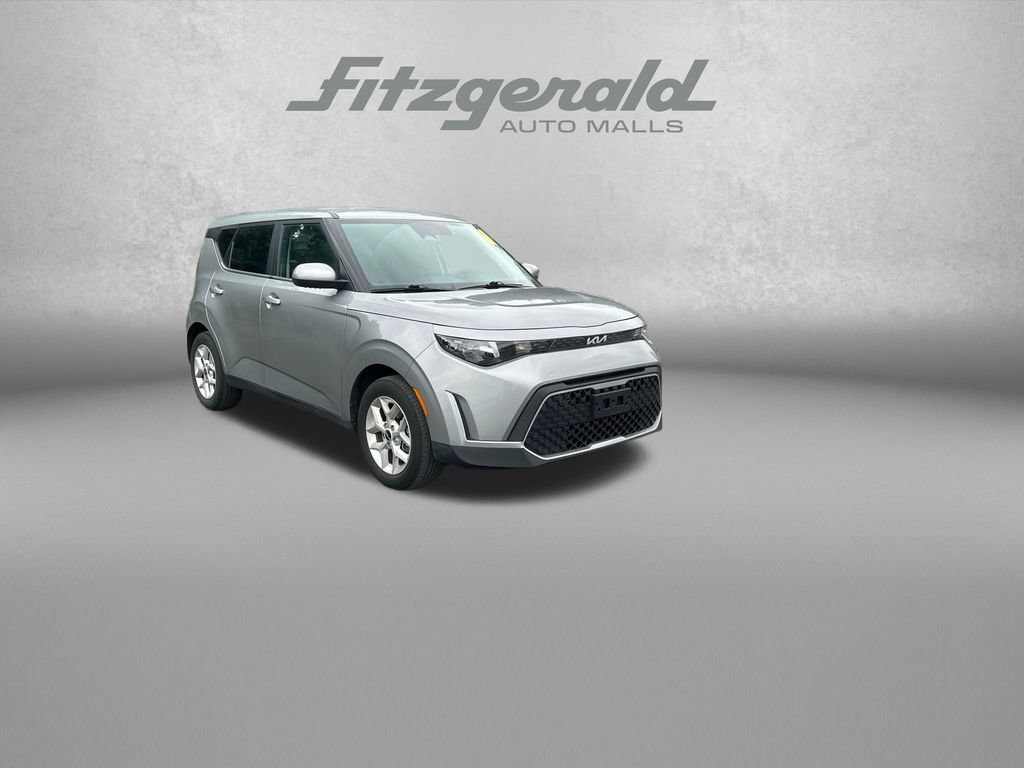 Used 2024 Kia Soul LX w/ Option Group 015 FWD image 1
