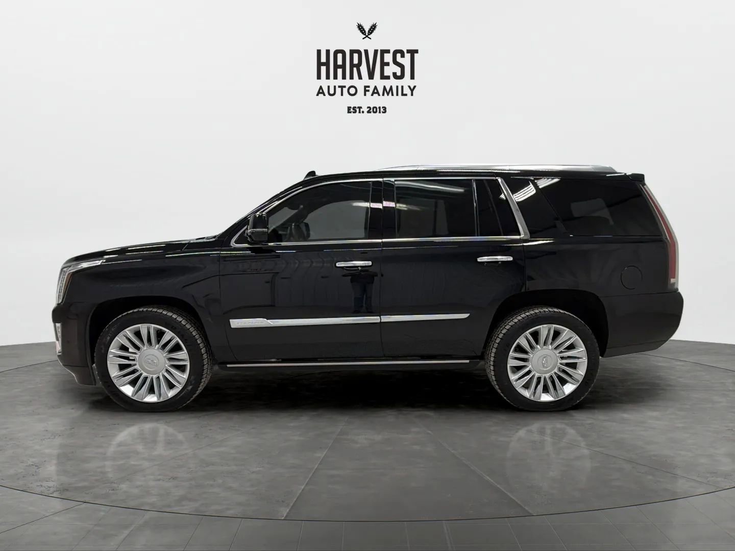 Used 2020 Cadillac Escalade Platinum image 2