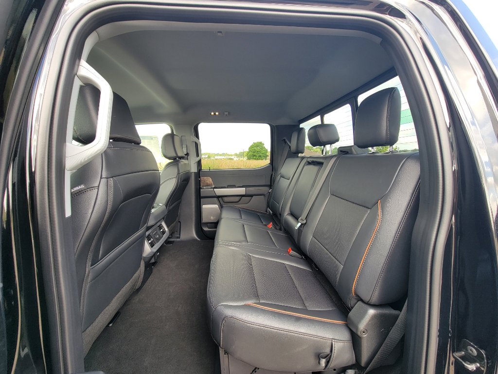 New 2025 Ford F250 Lariat w/ Black Appearance Package image 30