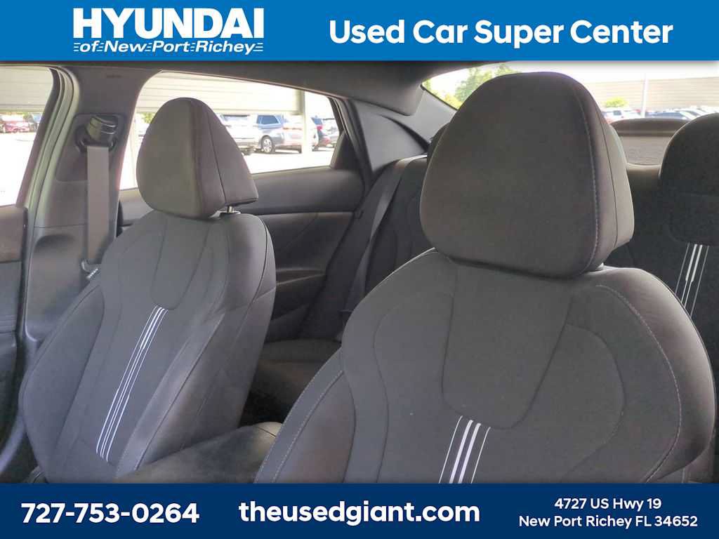 Certified 2025 Hyundai Elantra Sport FWD image 7