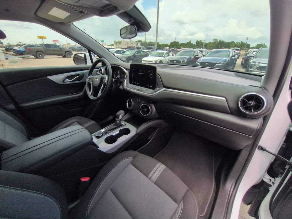 Used 2025 Chevrolet Blazer LT FWD image 31