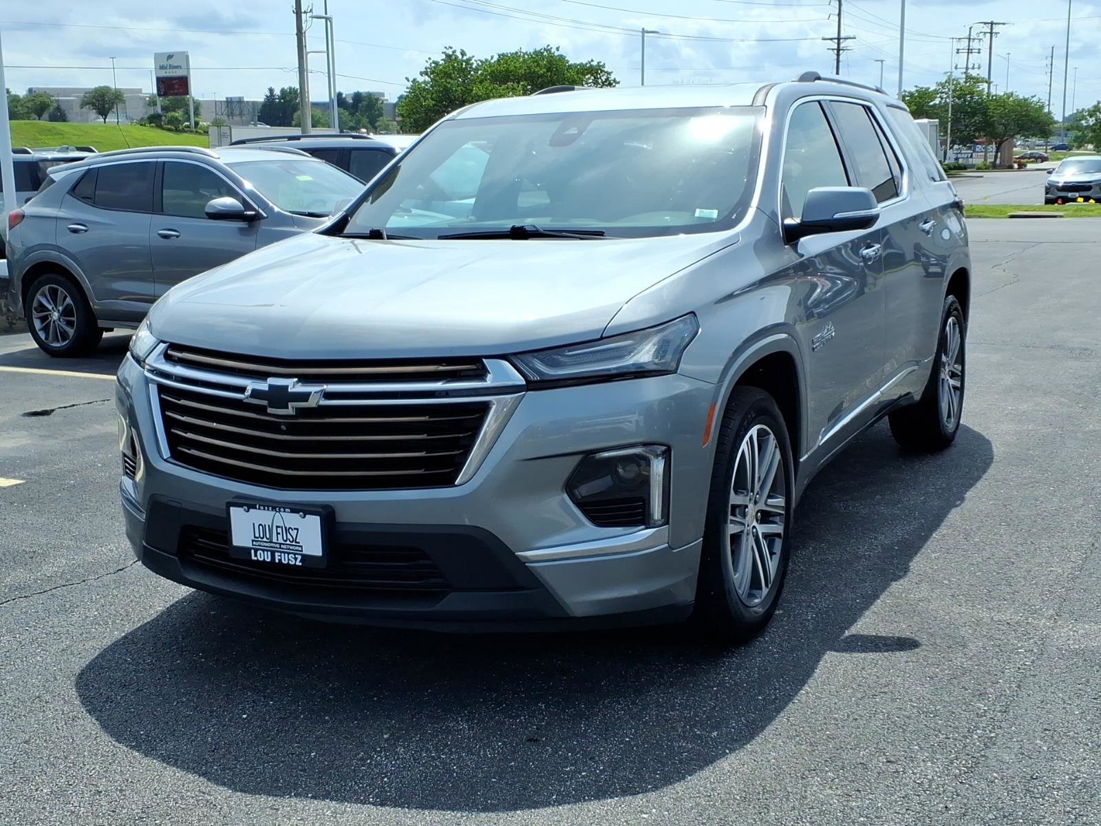 Used 2023 Chevrolet Traverse High Country w/ LPO, Cargo Package FWD image 2
