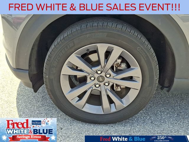 Used 2023 Ford Explorer XLT w/ Equipment Group 202A AWD/4WD image 28