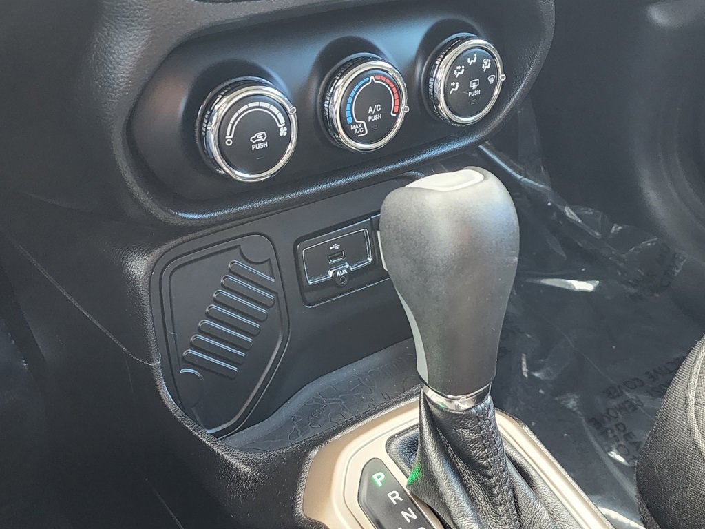 Used 2017 Jeep Renegade Sport w/ Power & Air Group image 21