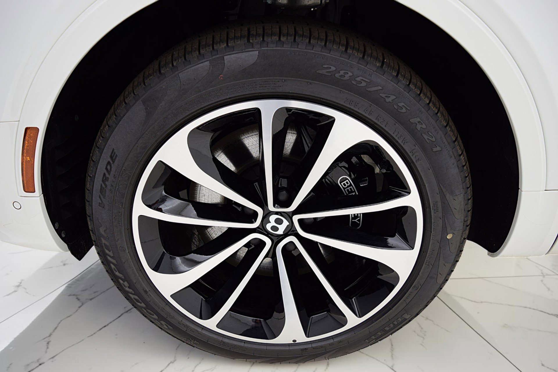 Used 2024 Bentley Bentayga AWD/4WD image 42