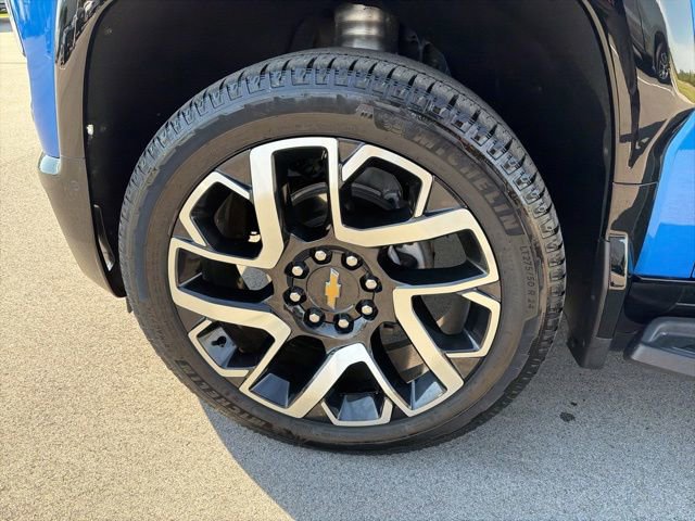 Used 2025 Chevrolet Silverado EV RST AWD/4WD image 13