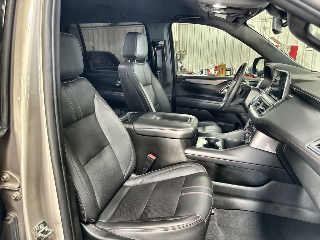Used 2023 Chevrolet Suburban RST w/ Luxury Package RWD image 32