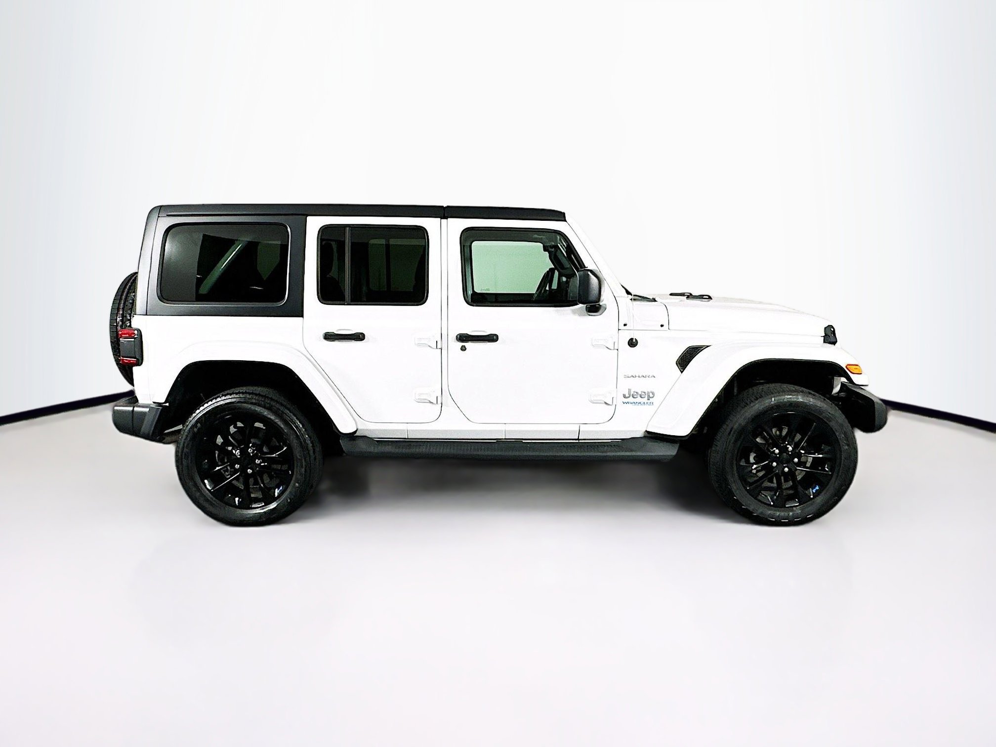 Used 2022 Jeep Wrangler Sahara w/ Cold Weather Group image 10