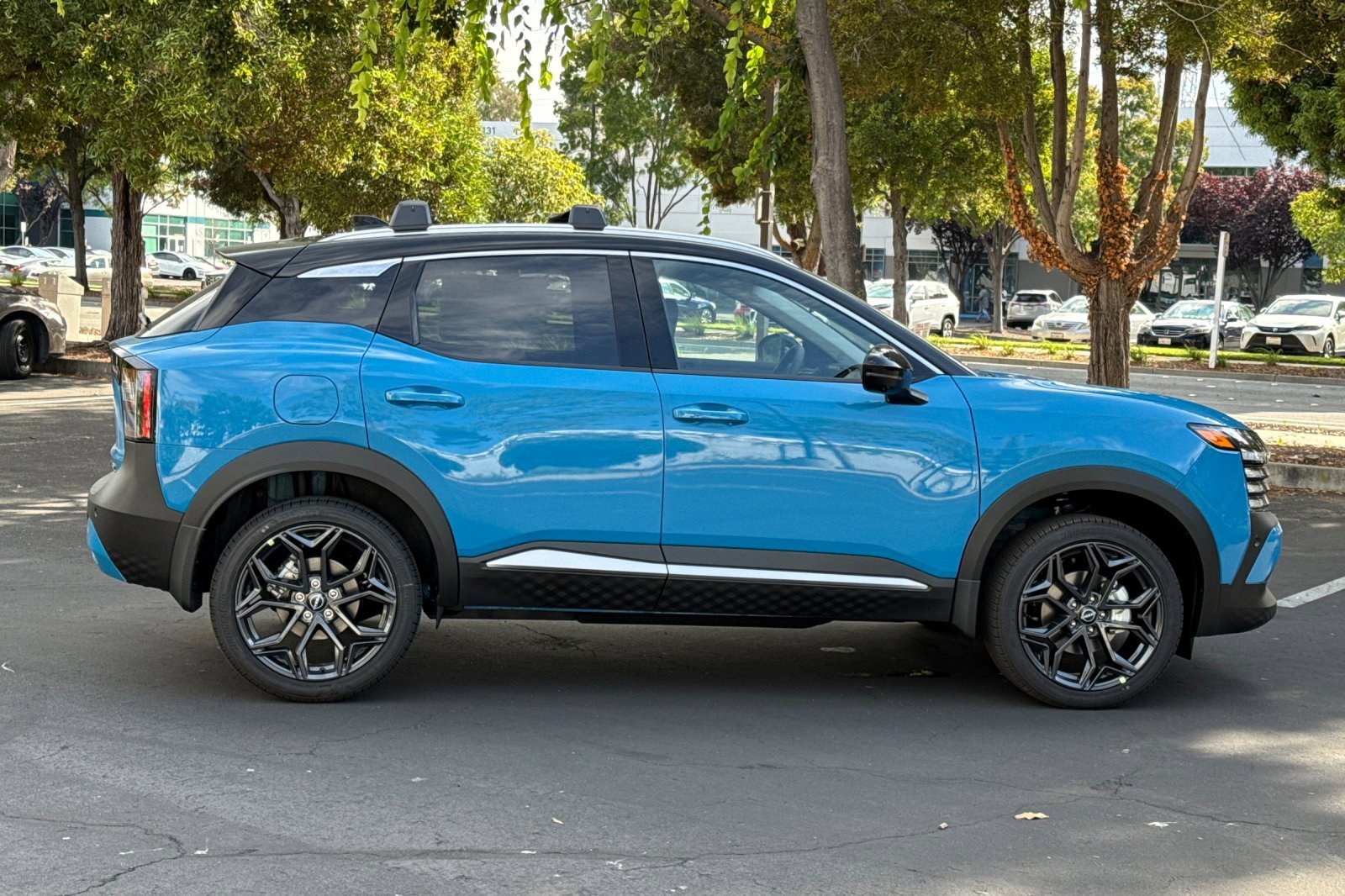 New 2026 Nissan Kicks SR image 3