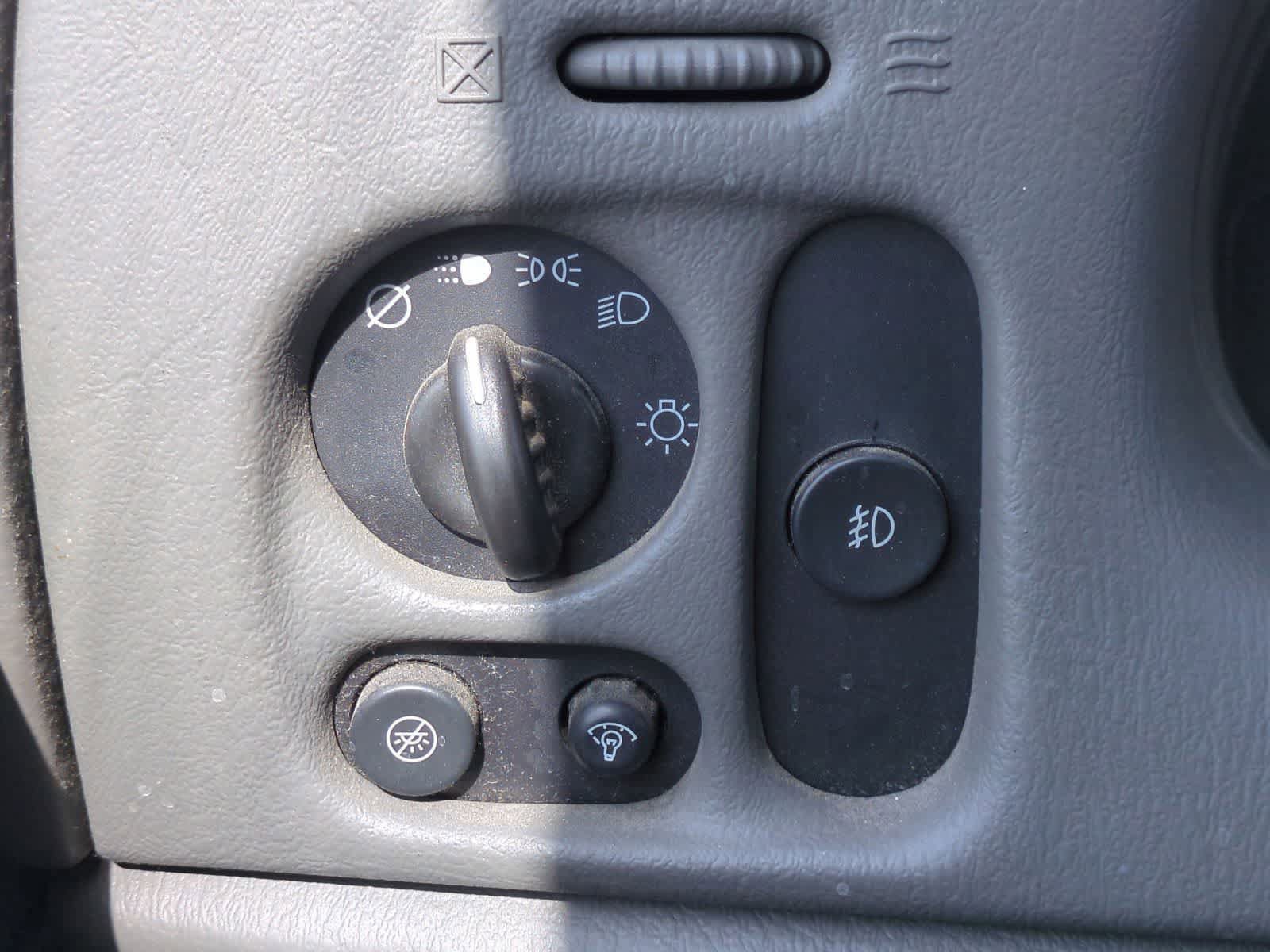 Used 2004 Chevrolet TrailBlazer LT w/ LT Preferred Equipment Group AWD/4WD image 28