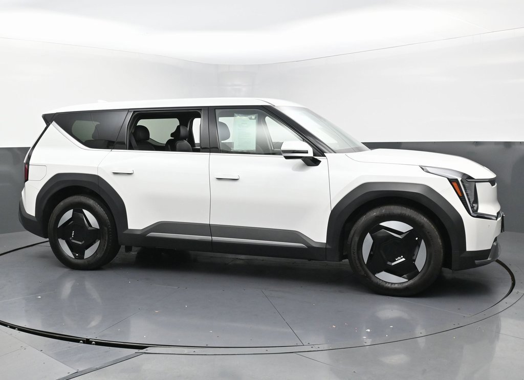 Used 2024 Kia EV9 Light Long Range image 6