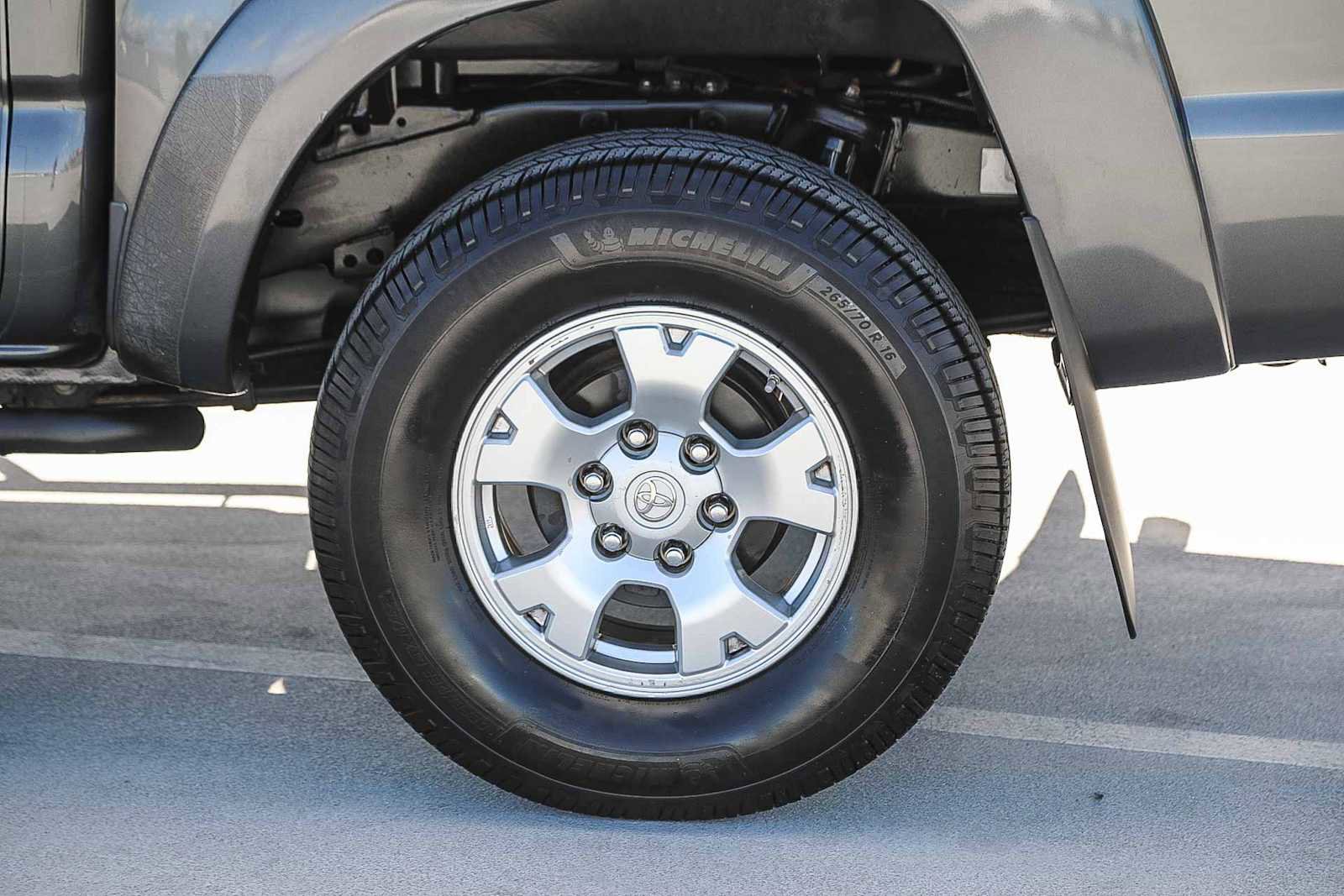 Used 2011 Toyota Tacoma PreRunner w/ SR5 Pkg #2 RWD image 11