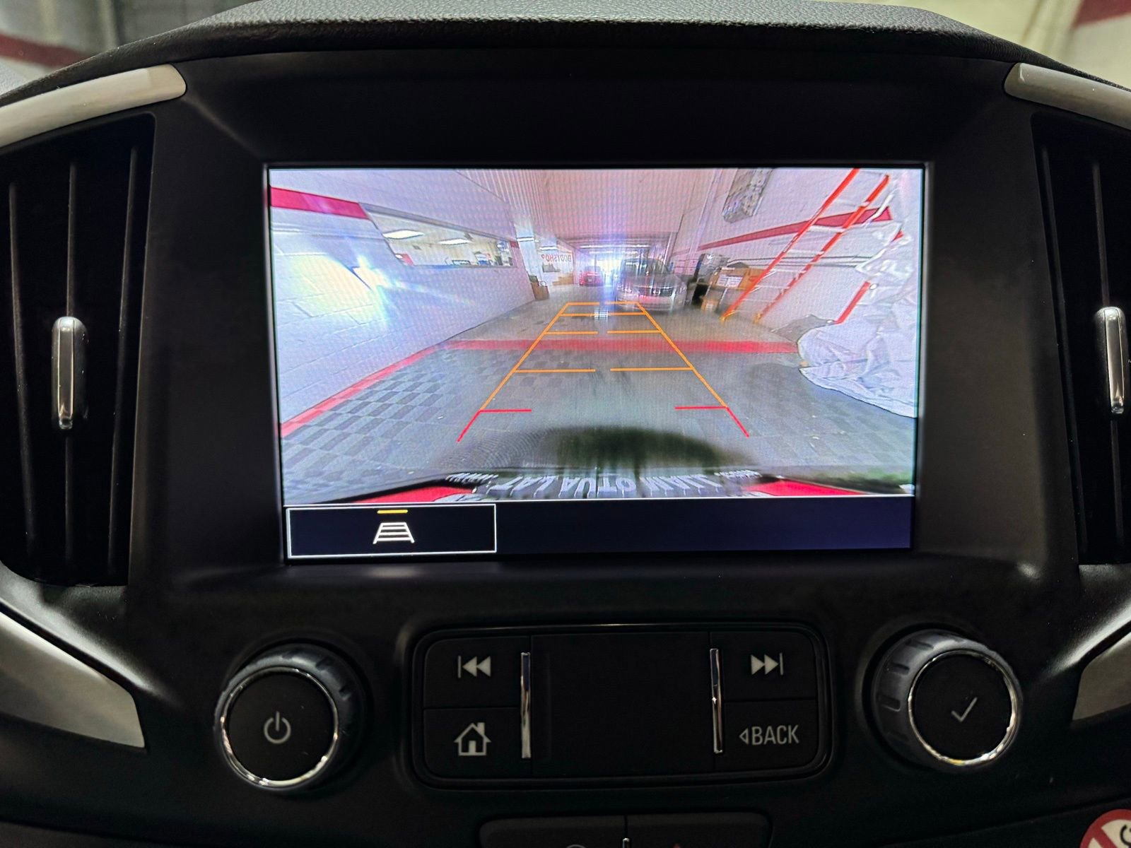 Used 2023 GMC Terrain SLT image 21