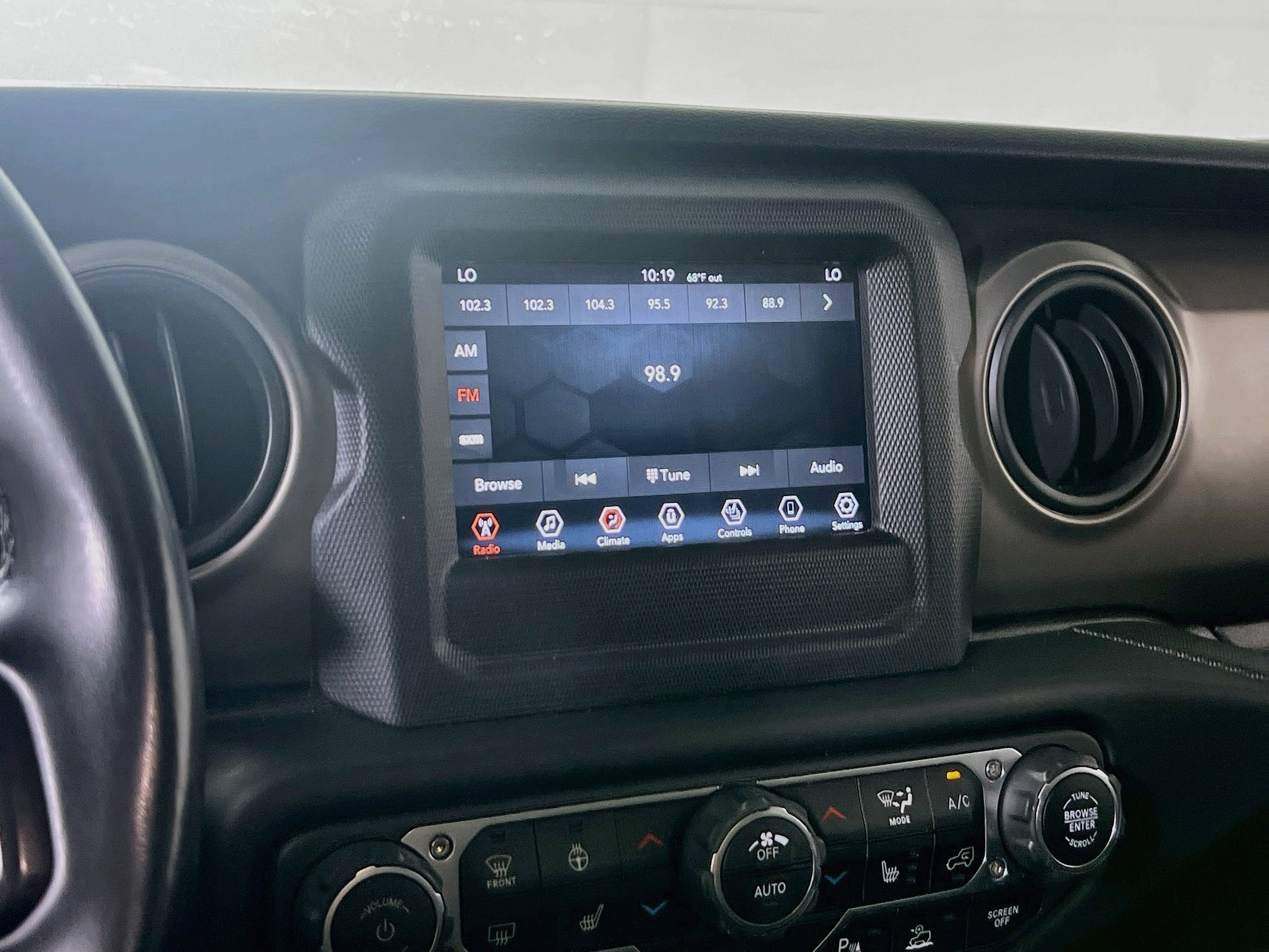 Used 2020 Jeep Gladiator Sport w/ Quick Order Package 24S AWD/4WD image 14