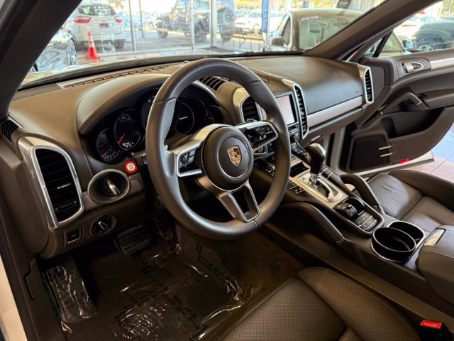 Used 2016 Porsche Cayenne AWD/4WD image 2