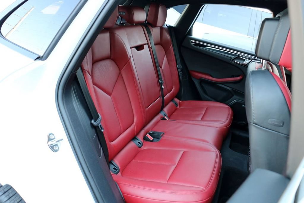 Used 2024 Porsche Macan S AWD/4WD image 31