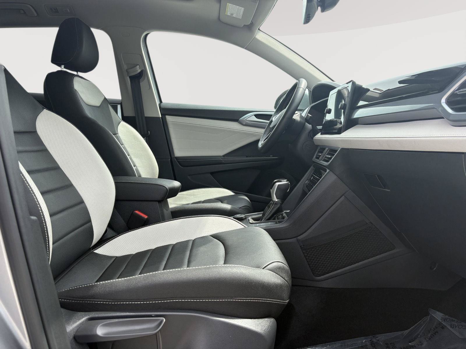 Certified 2025 Volkswagen Taos SEL AWD/4WD image 14
