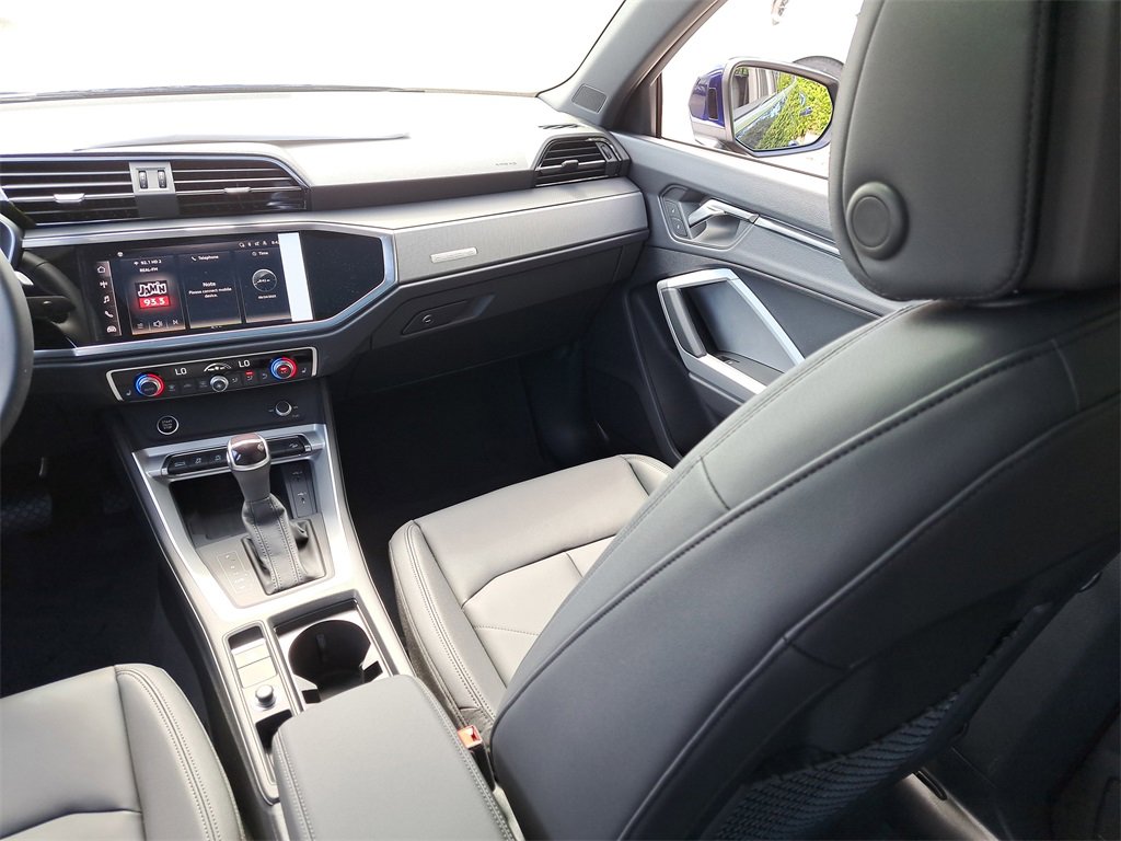 New 2025 Audi Q3 2.0T Premium image 25