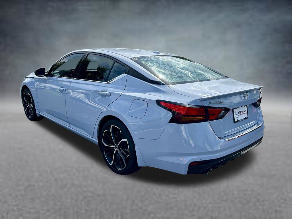Used 2023 Nissan Altima 2.5 SR FWD image 8