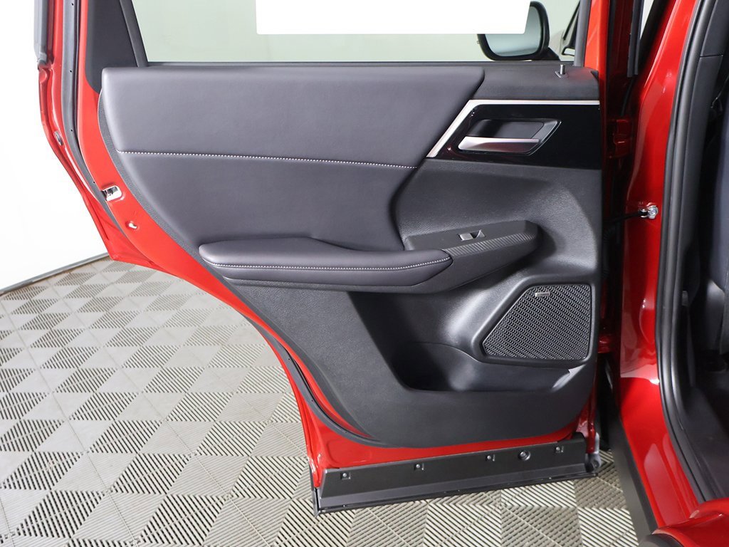 New 2025 Mitsubishi Outlander SE image 27